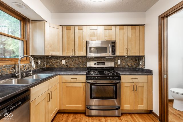 488 E 10th Street, Indianapolis, IN 46202
