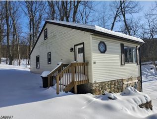 18 Mountainside Dr, Vernon Twp., NJ 07461