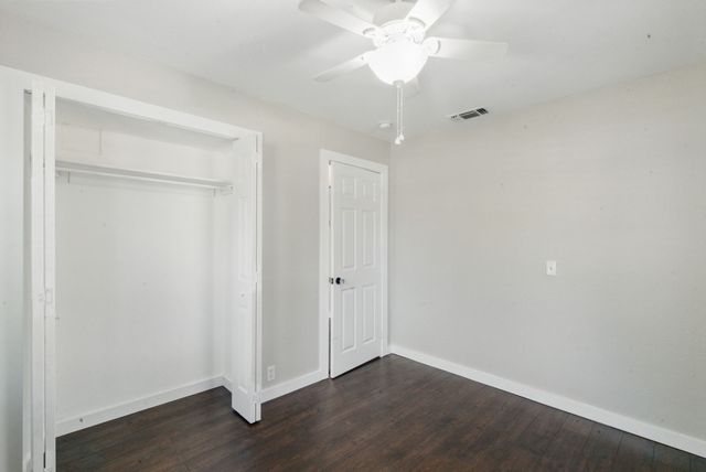 613 E Moore Street, Granbury, TX 76048