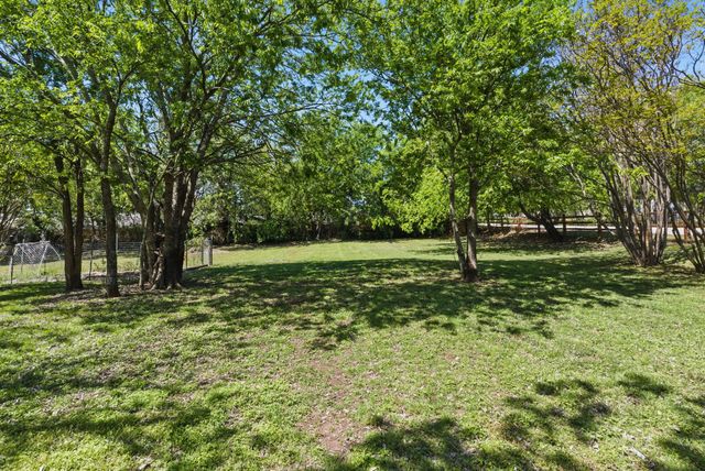 613 E Moore Street, Granbury, TX 76048
