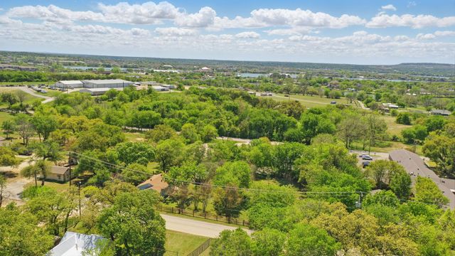 613 E Moore Street, Granbury, TX 76048
