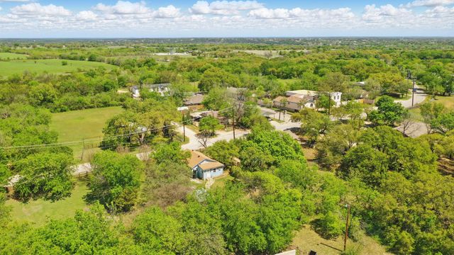 613 E Moore Street, Granbury, TX 76048