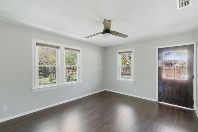 613 E Moore Street, Granbury, TX 76048