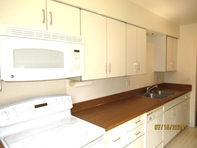 1 Westbury Court, Ann Arbor, MI 48105