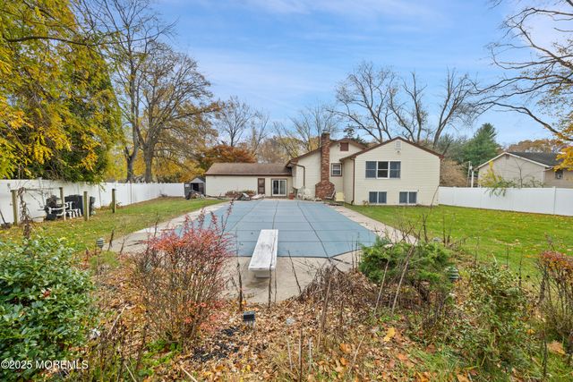 11 Woodview Drive, Marlboro, NJ 07746