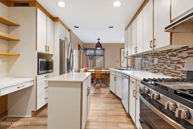 11 Woodview Drive, Marlboro, NJ 07746