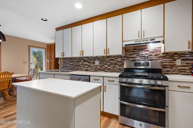 11 Woodview Drive, Marlboro, NJ 07746