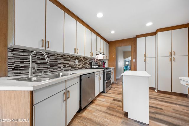 11 Woodview Drive, Marlboro, NJ 07746