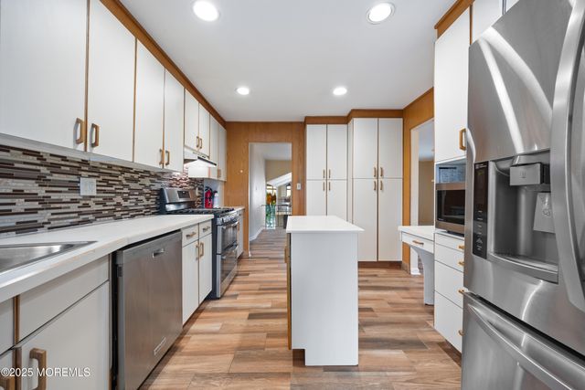 11 Woodview Drive, Marlboro, NJ 07746