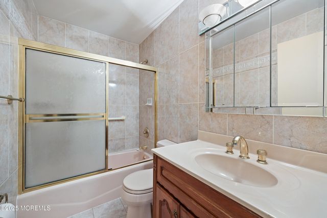 11 Woodview Drive, Marlboro, NJ 07746