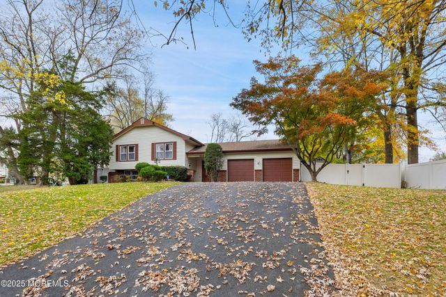 11 Woodview Drive, Marlboro, NJ 07746
