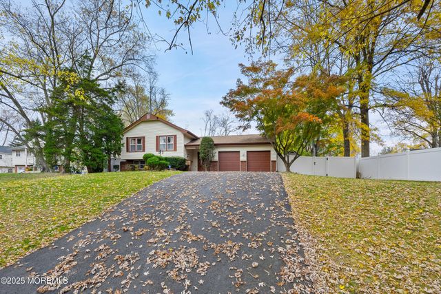 11 Woodview Drive, Marlboro, NJ 07746