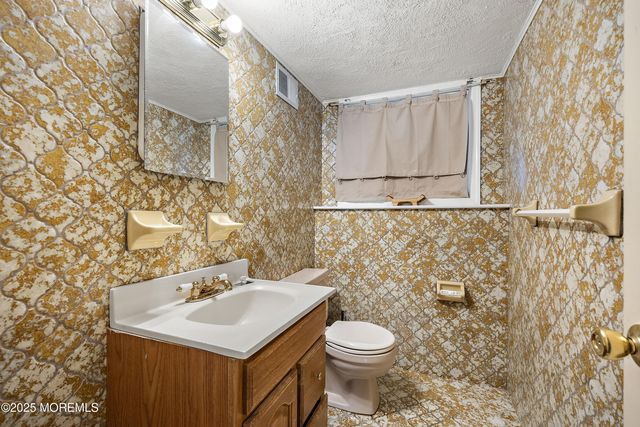 11 Woodview Drive, Marlboro, NJ 07746