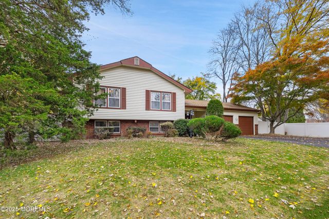 11 Woodview Drive, Marlboro, NJ 07746