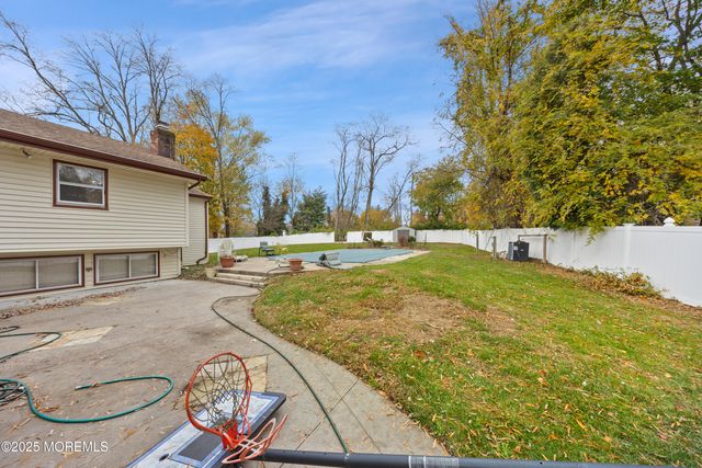 11 Woodview Drive, Marlboro, NJ 07746