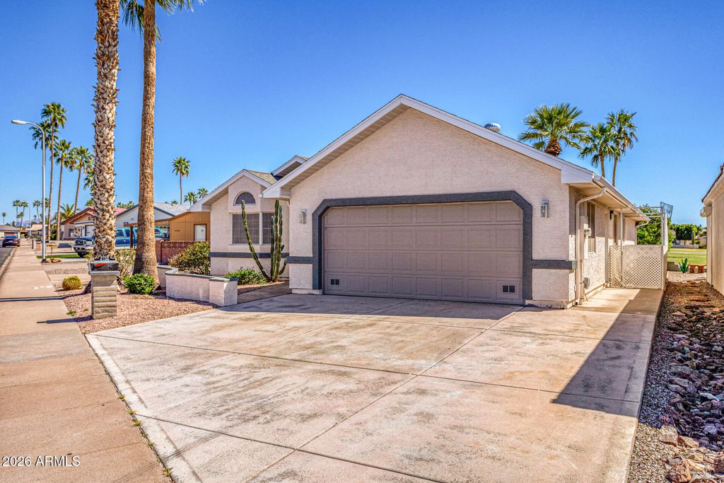 Image 3 of property listing at 5729 E LAWNDALE Street, Mesa, AZ 85215