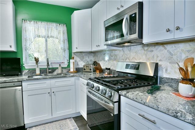 2279 Reeves Road NE, Warren, OH 44483