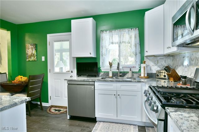 2279 Reeves Road NE, Warren, OH 44483