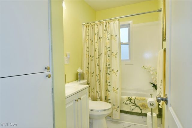 2279 Reeves Road NE, Warren, OH 44483