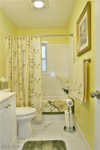 2279 Reeves Road NE, Warren, OH 44483