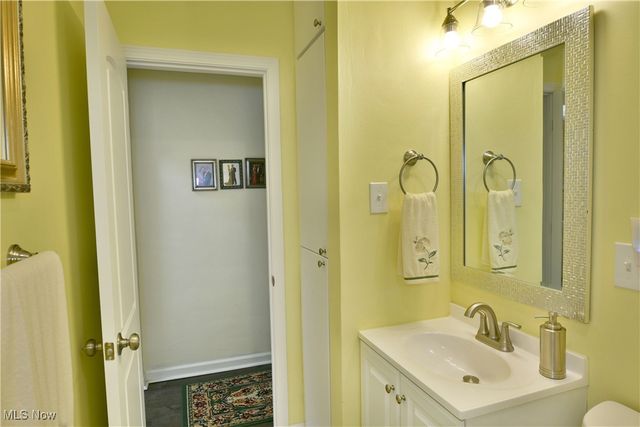 2279 Reeves Road NE, Warren, OH 44483