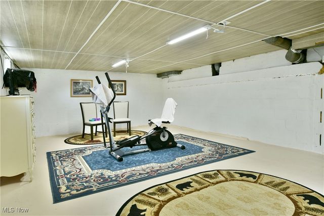 2279 Reeves Road NE, Warren, OH 44483