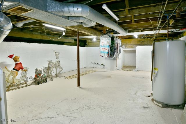 2279 Reeves Road NE, Warren, OH 44483