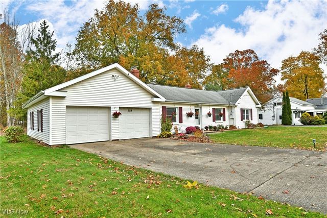 2279 Reeves Road NE, Warren, OH 44483