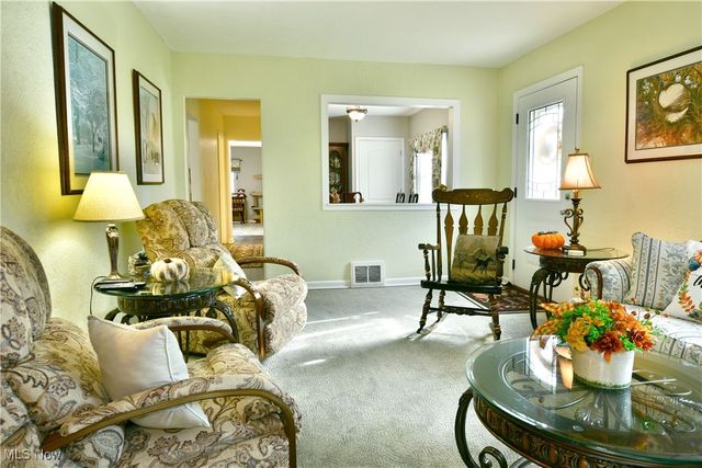 2279 Reeves Road NE, Warren, OH 44483