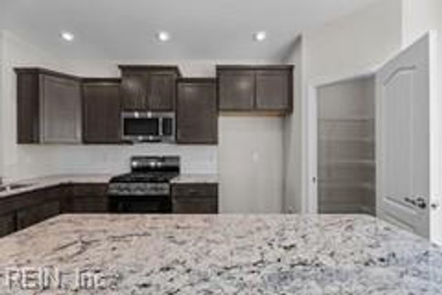 110 Freeman DR, Hampton, VA 23666