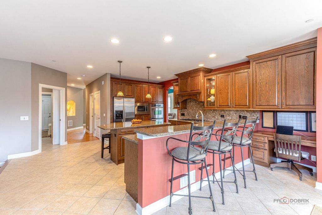 Image 11 of property listing at 231 Cater Lane, Libertyville, IL 60048