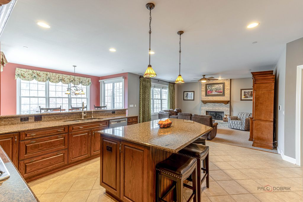 Image 14 of property listing at 231 Cater Lane, Libertyville, IL 60048