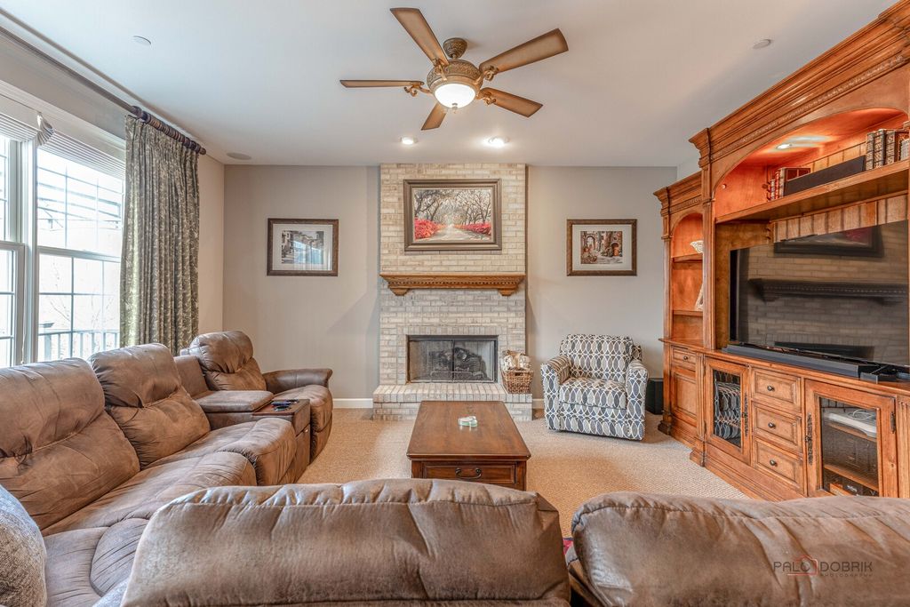 Image 16 of property listing at 231 Cater Lane, Libertyville, IL 60048