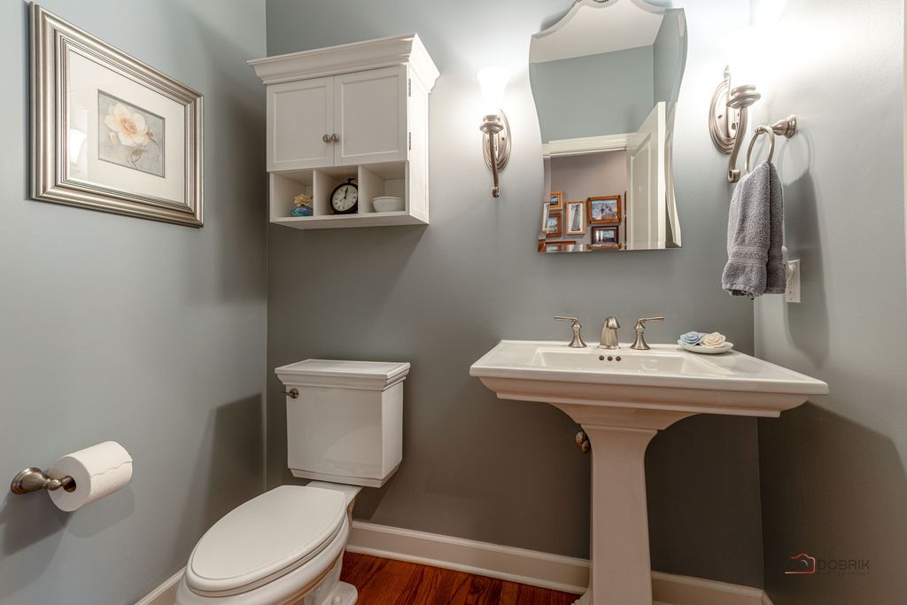 Image 18 of property listing at 231 Cater Lane, Libertyville, IL 60048