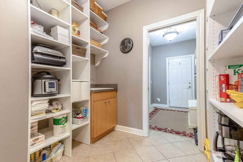 Image 19 of property listing at 231 Cater Lane, Libertyville, IL 60048