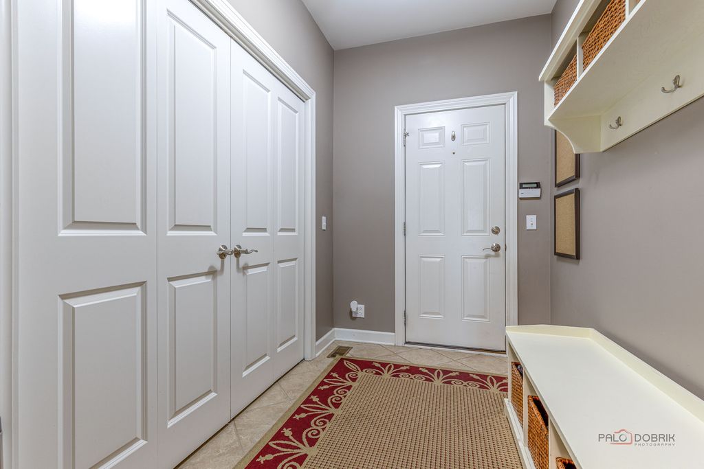 Image 20 of property listing at 231 Cater Lane, Libertyville, IL 60048