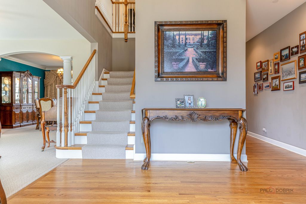 Image 3 of property listing at 231 Cater Lane, Libertyville, IL 60048