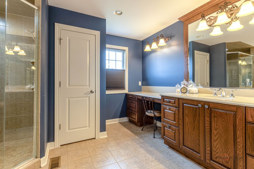 Image 25 of property listing at 231 Cater Lane, Libertyville, IL 60048