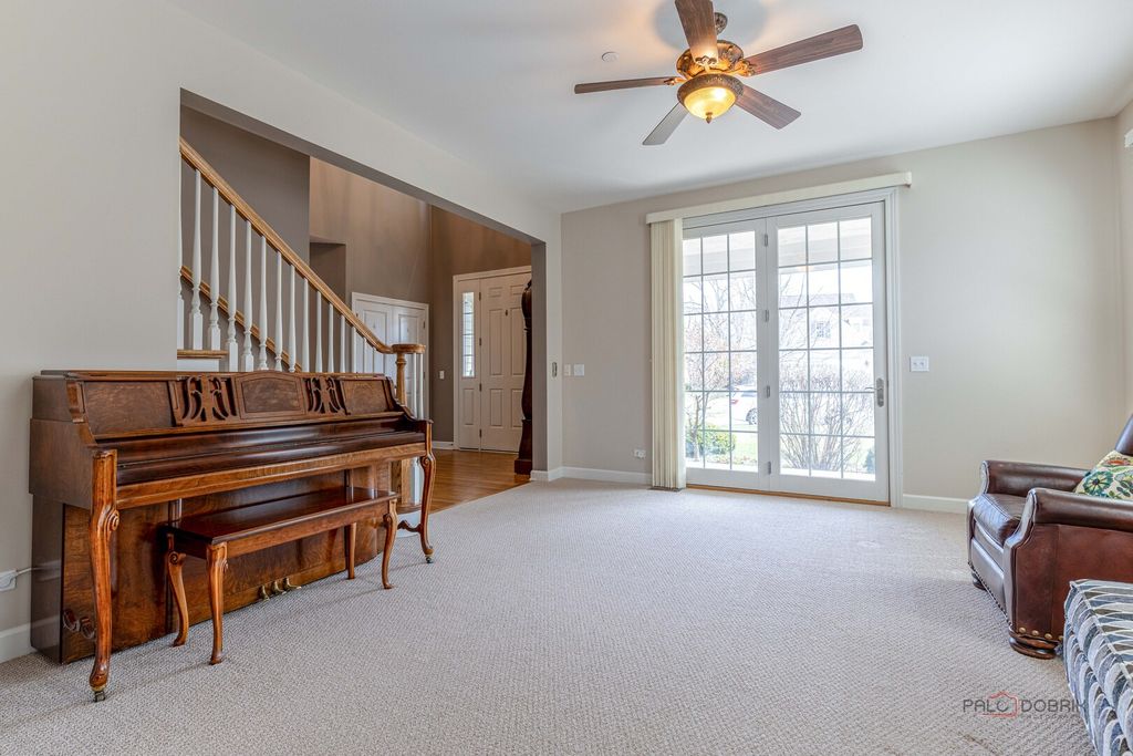 Image 4 of property listing at 231 Cater Lane, Libertyville, IL 60048