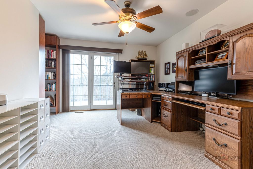 Image 36 of property listing at 231 Cater Lane, Libertyville, IL 60048