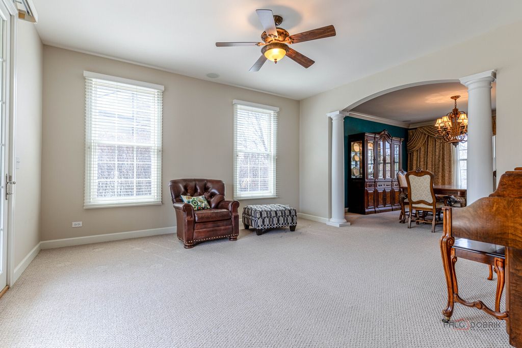 Image 5 of property listing at 231 Cater Lane, Libertyville, IL 60048