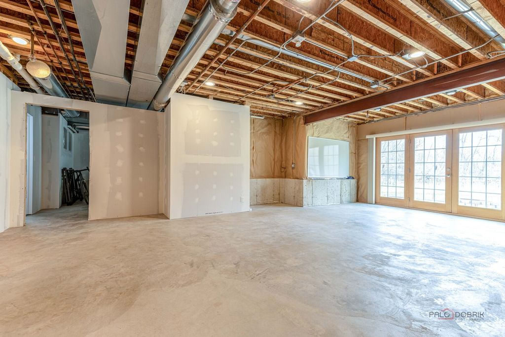 Image 41 of property listing at 231 Cater Lane, Libertyville, IL 60048