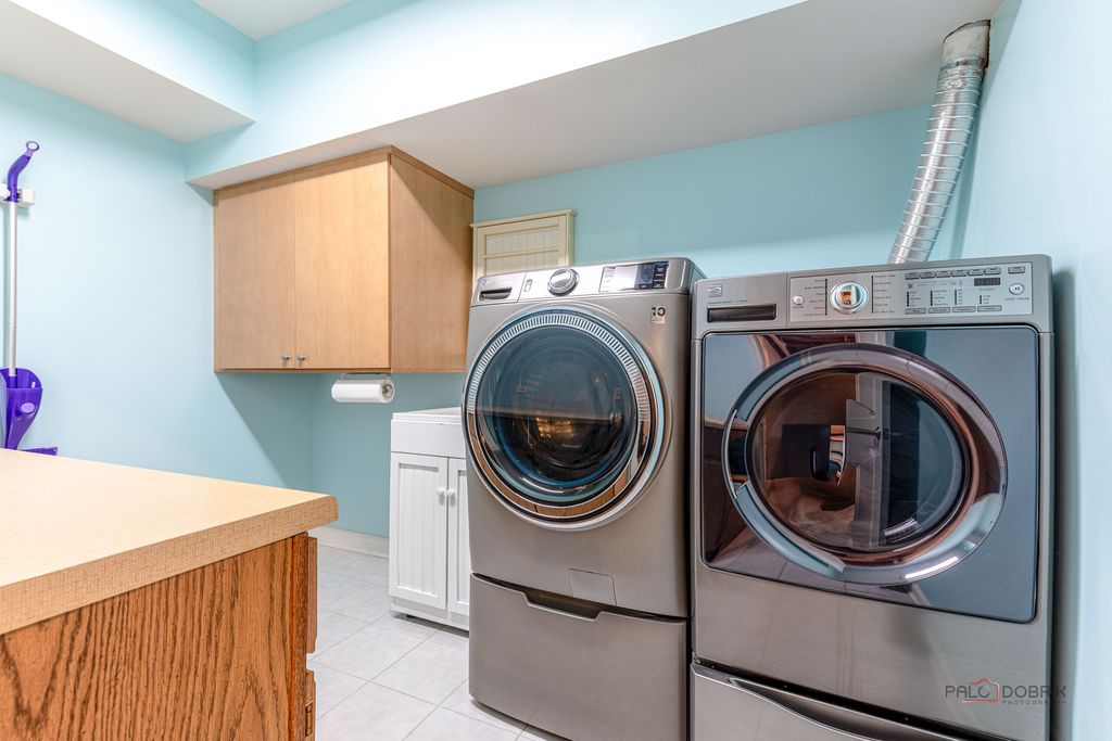 Image 42 of property listing at 231 Cater Lane, Libertyville, IL 60048