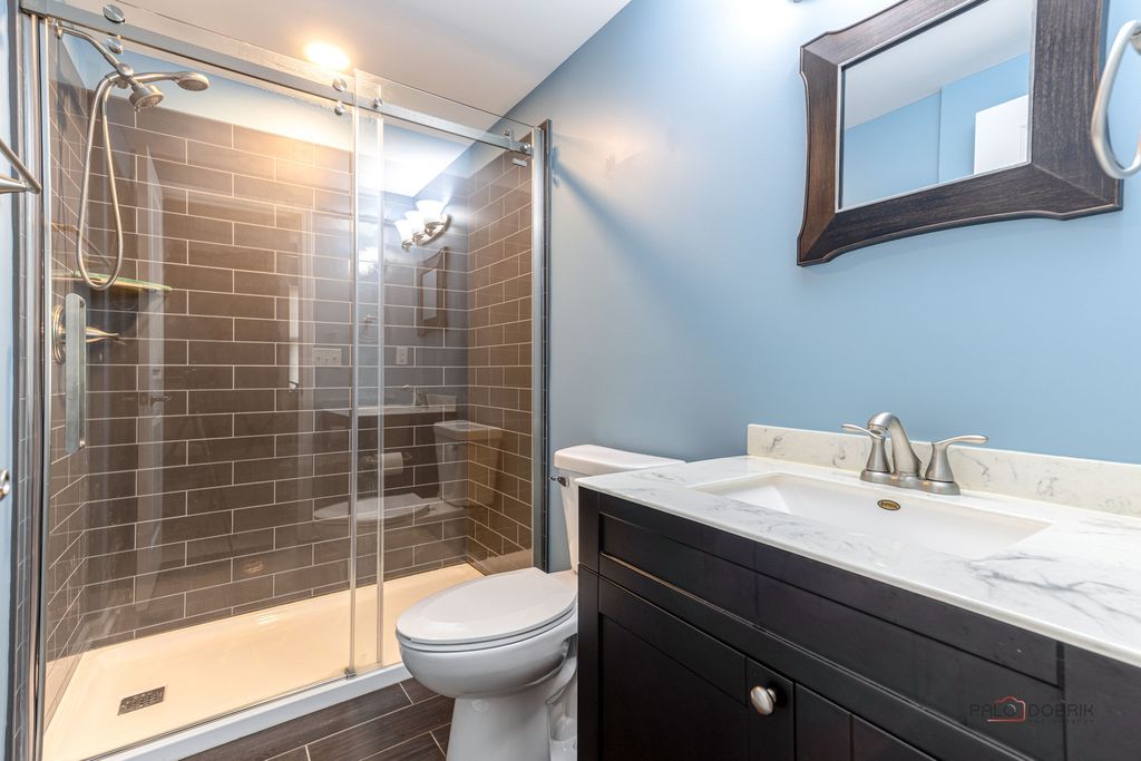 Image 43 of property listing at 231 Cater Lane, Libertyville, IL 60048