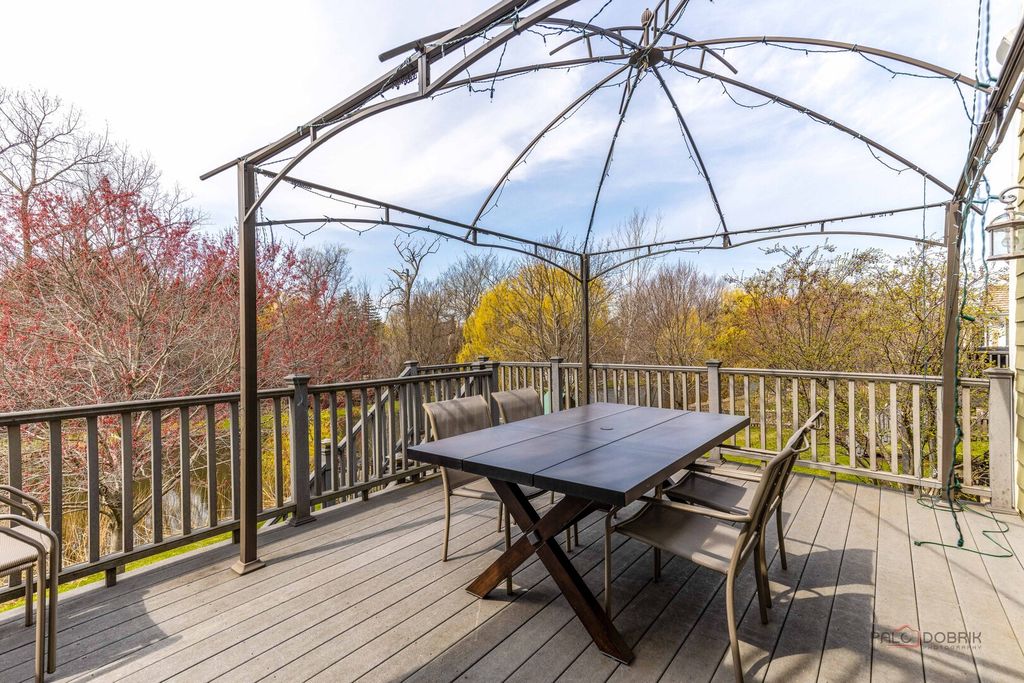 Image 45 of property listing at 231 Cater Lane, Libertyville, IL 60048
