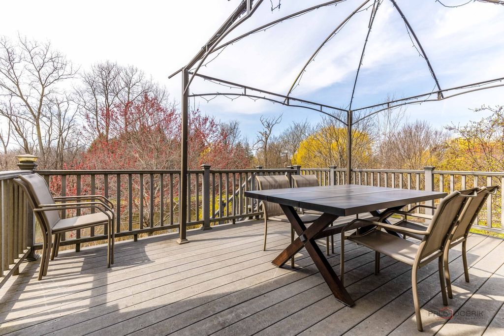 Image 46 of property listing at 231 Cater Lane, Libertyville, IL 60048