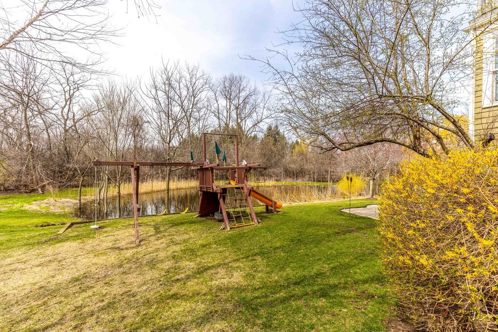Image 51 of property listing at 231 Cater Lane, Libertyville, IL 60048