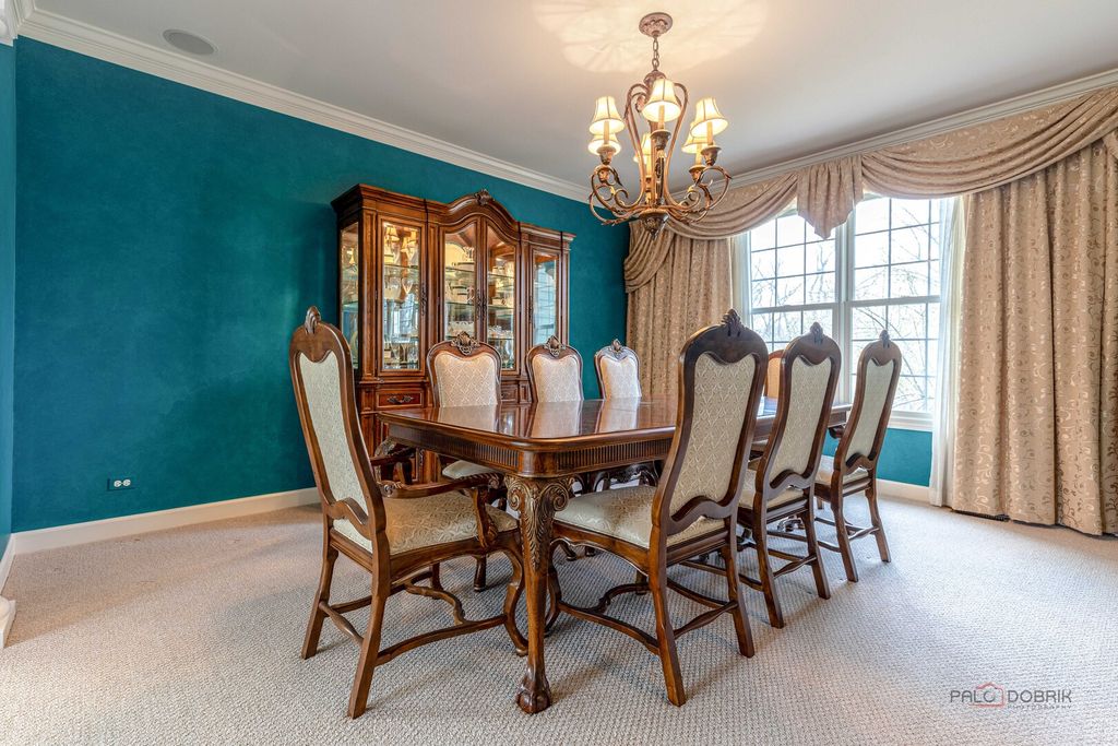 Image 7 of property listing at 231 Cater Lane, Libertyville, IL 60048