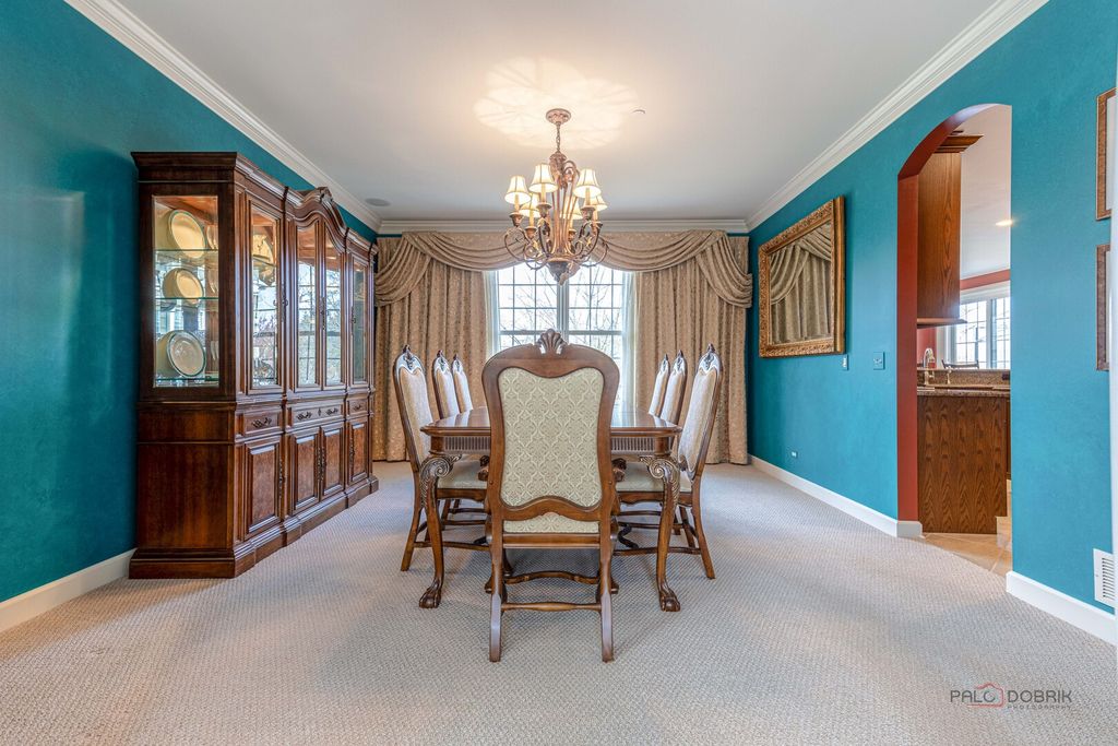 Image 8 of property listing at 231 Cater Lane, Libertyville, IL 60048