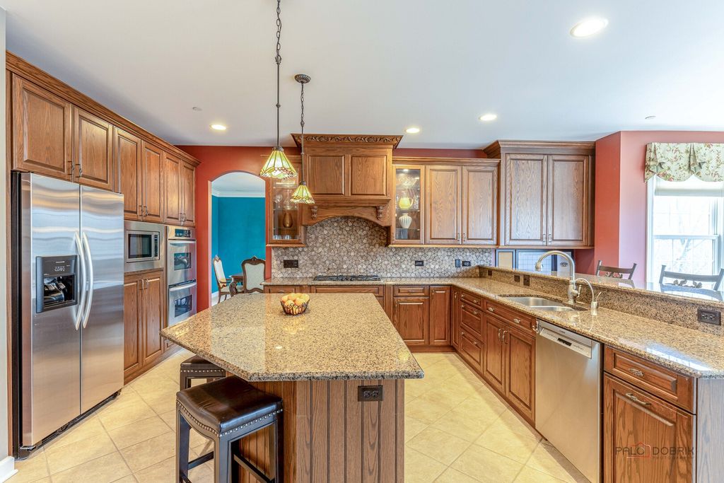 Image 10 of property listing at 231 Cater Lane, Libertyville, IL 60048